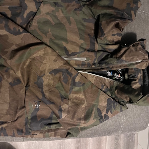 Mens Burton Came gore-Tex AK jacket - Picture 4 of 6